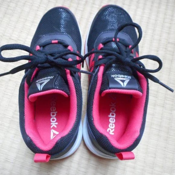 NEW-Reebok black pink sneakers Size 4 - Picture 6 of 7